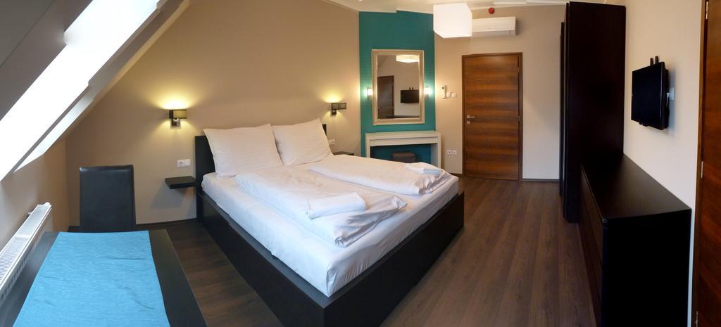 Tiszakécske Parton Hotel & Bowling المظهر الخارجي الصورة