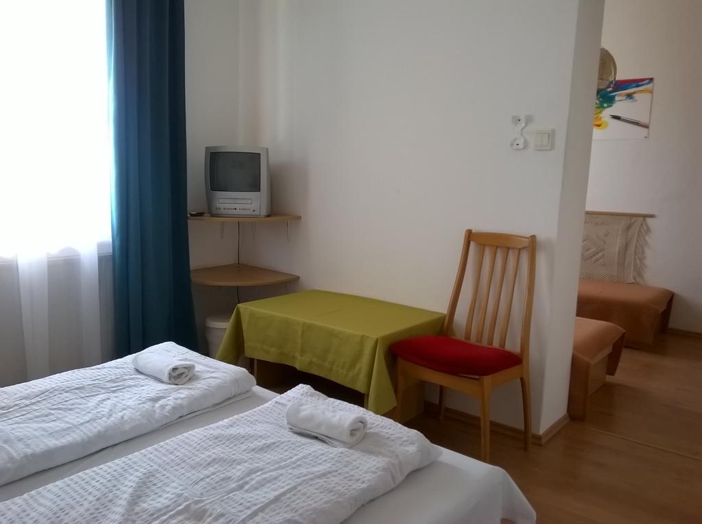 Tiszakécske Parton Hotel & Bowling الغرفة الصورة