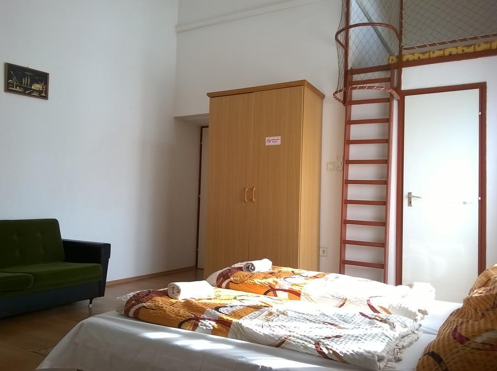 Tiszakécske Parton Hotel & Bowling المظهر الخارجي الصورة